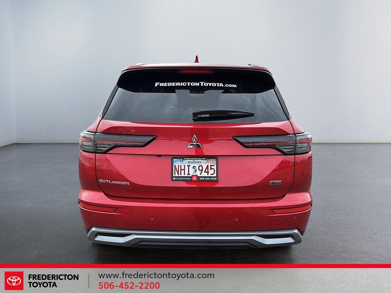 2025 Mitsubishi Outlander SE Photo