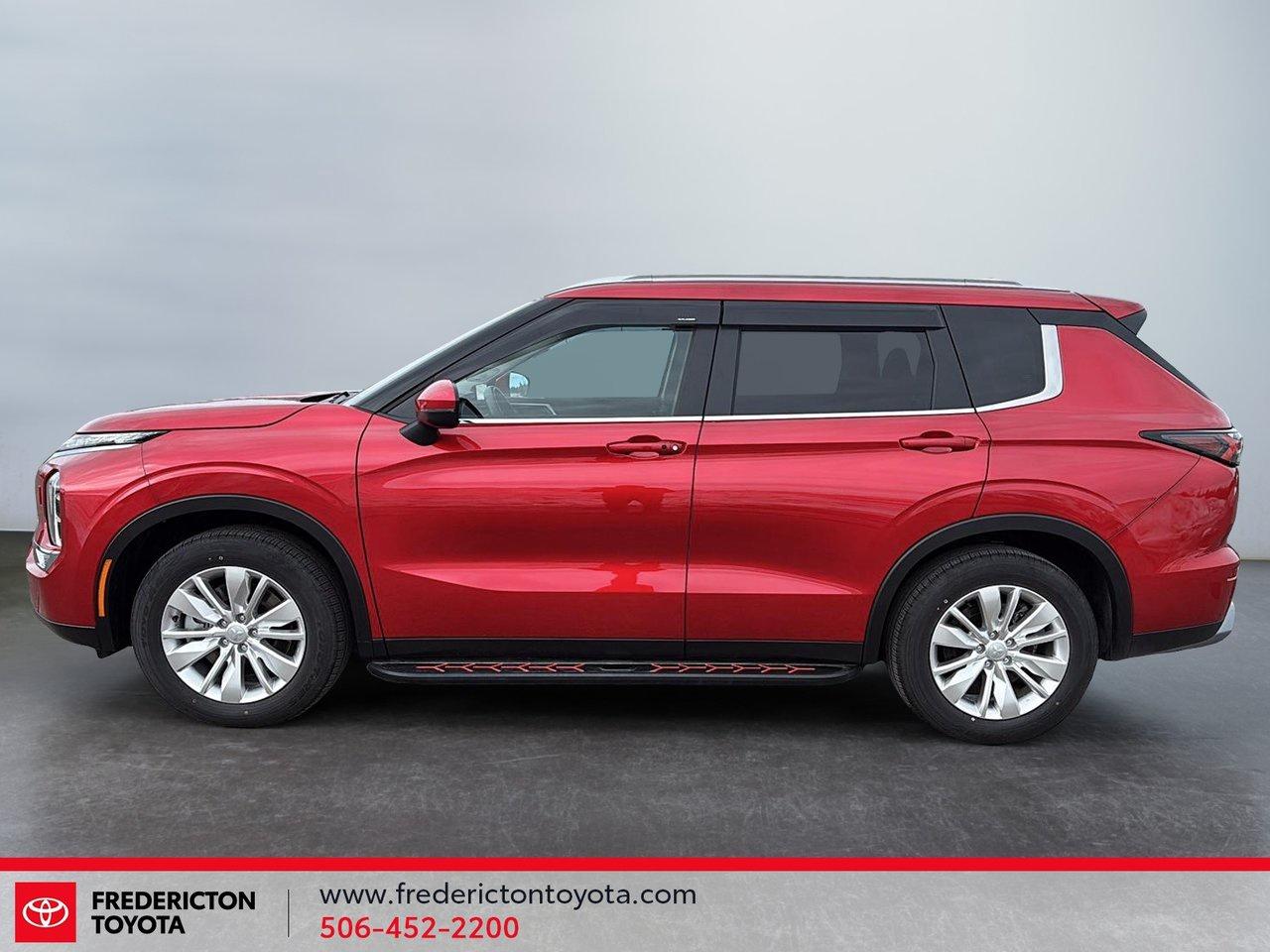 2025 Mitsubishi Outlander SE Photo4