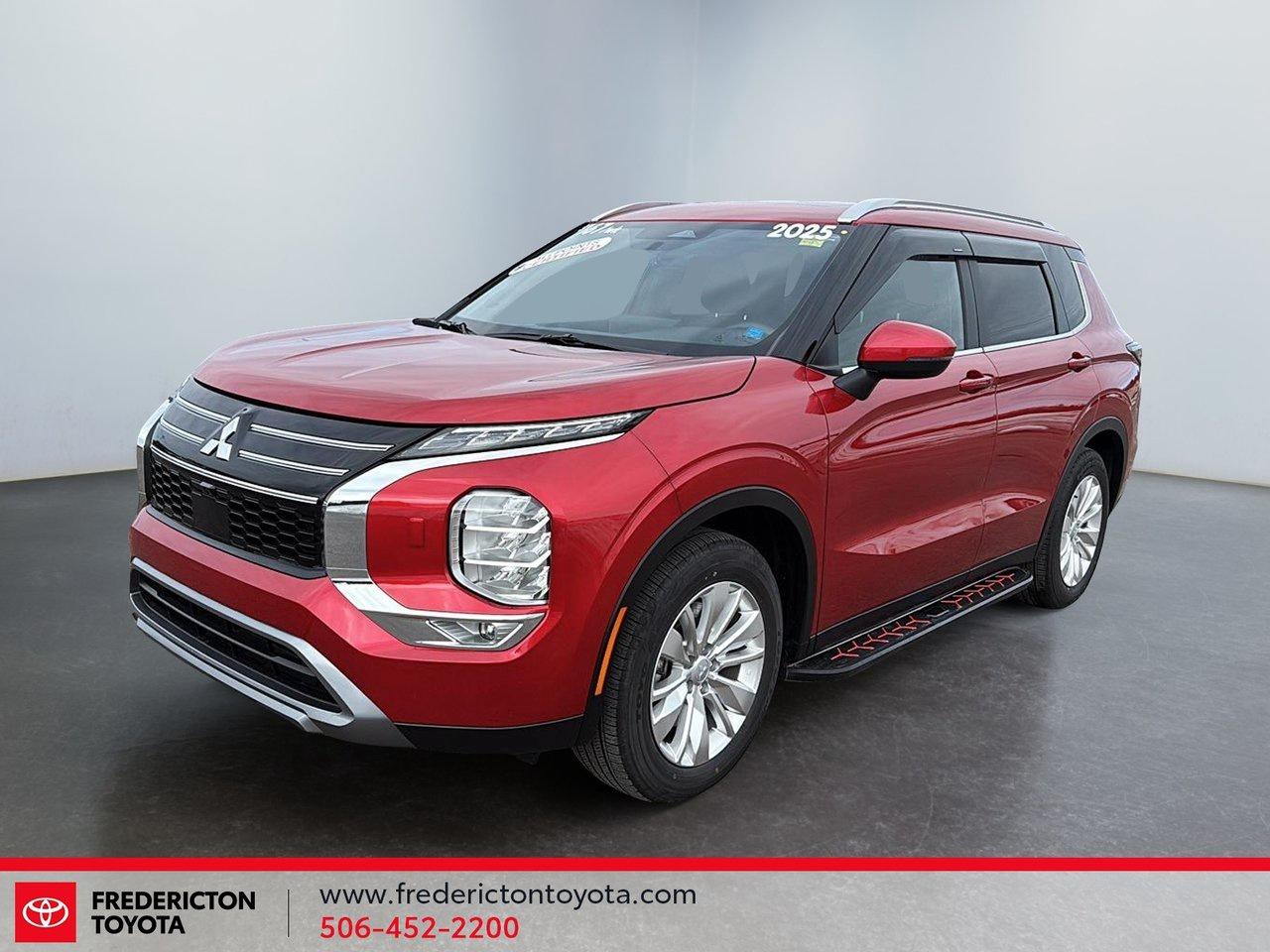 2025 Mitsubishi Outlander SE Photo0