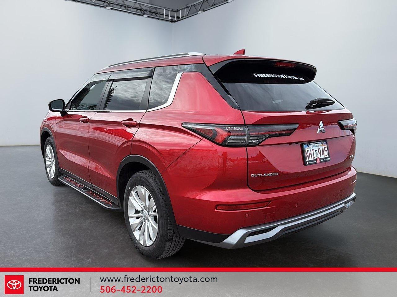 2025 Mitsubishi Outlander SE Photo3