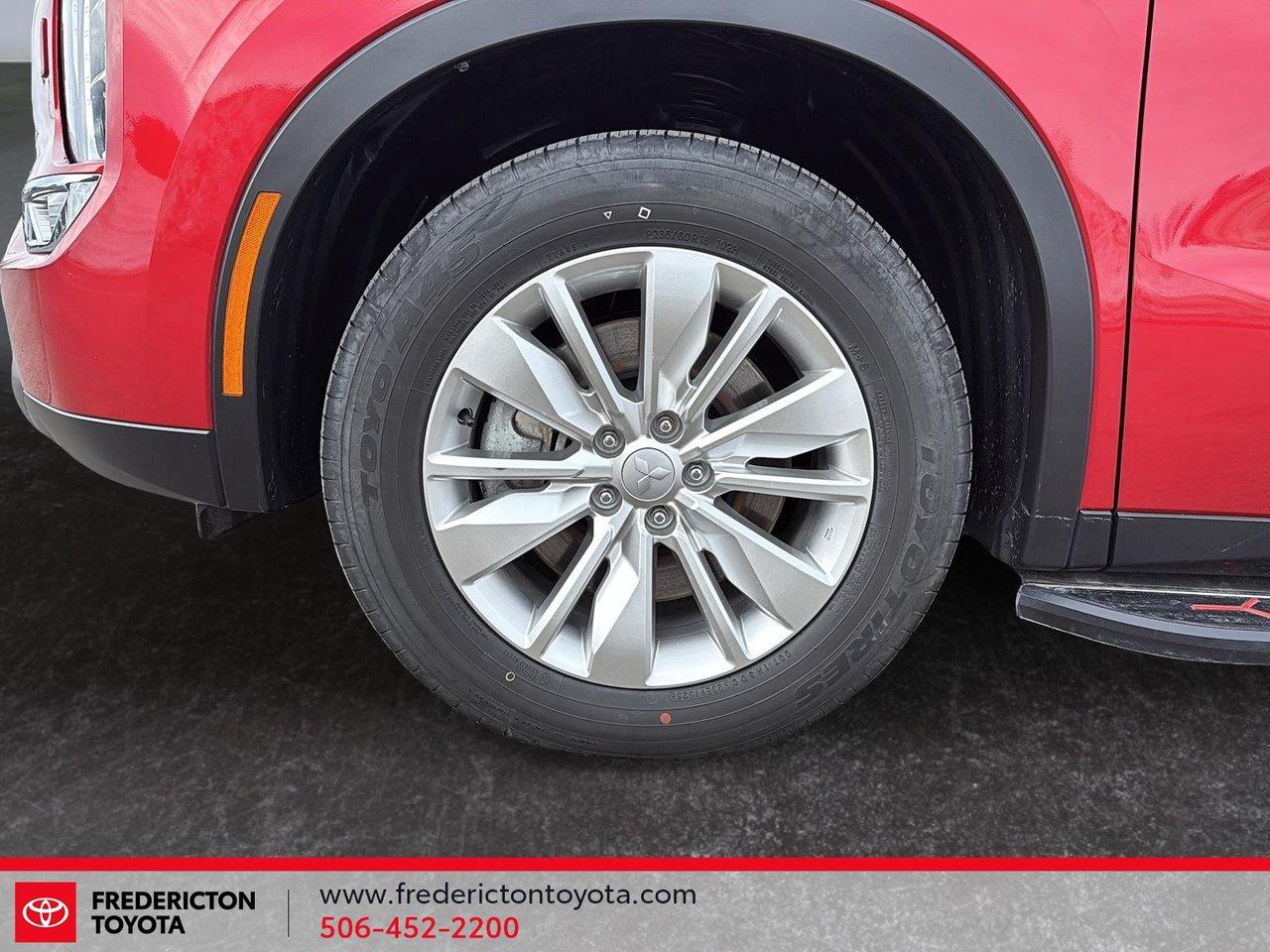 2025 Mitsubishi Outlander SE Photo