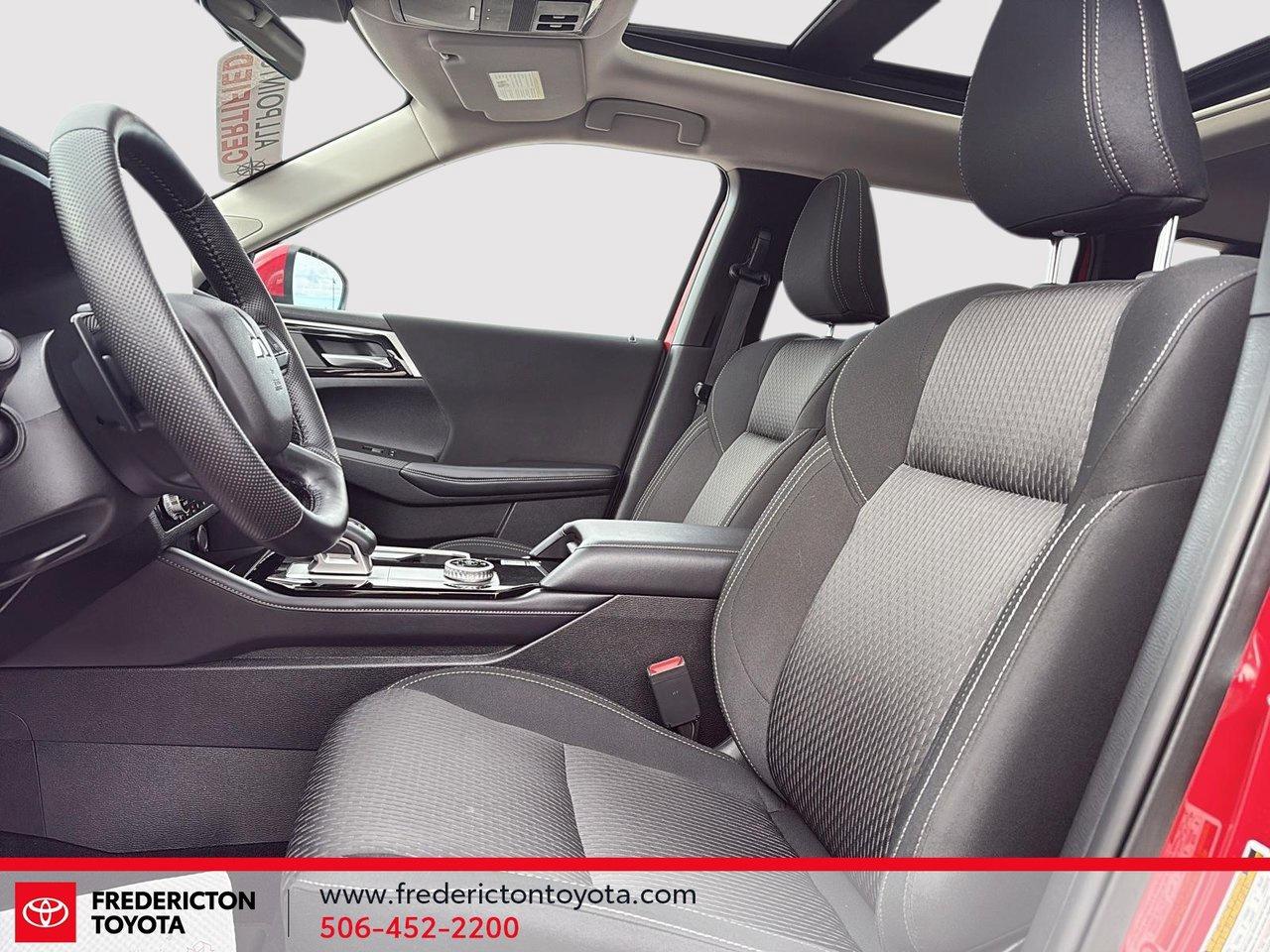 2025 Mitsubishi Outlander SE Photo