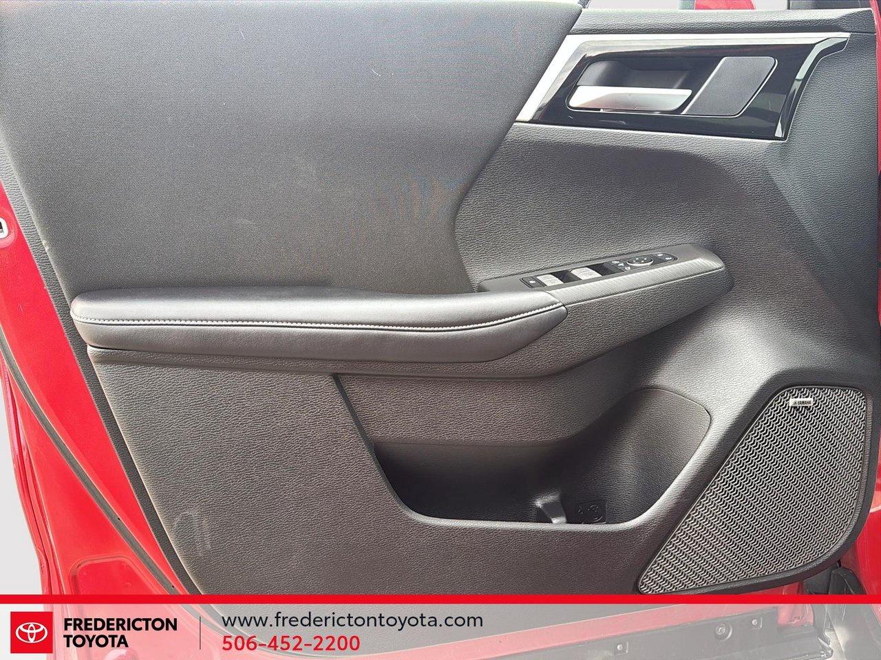 2025 Mitsubishi Outlander SE Photo