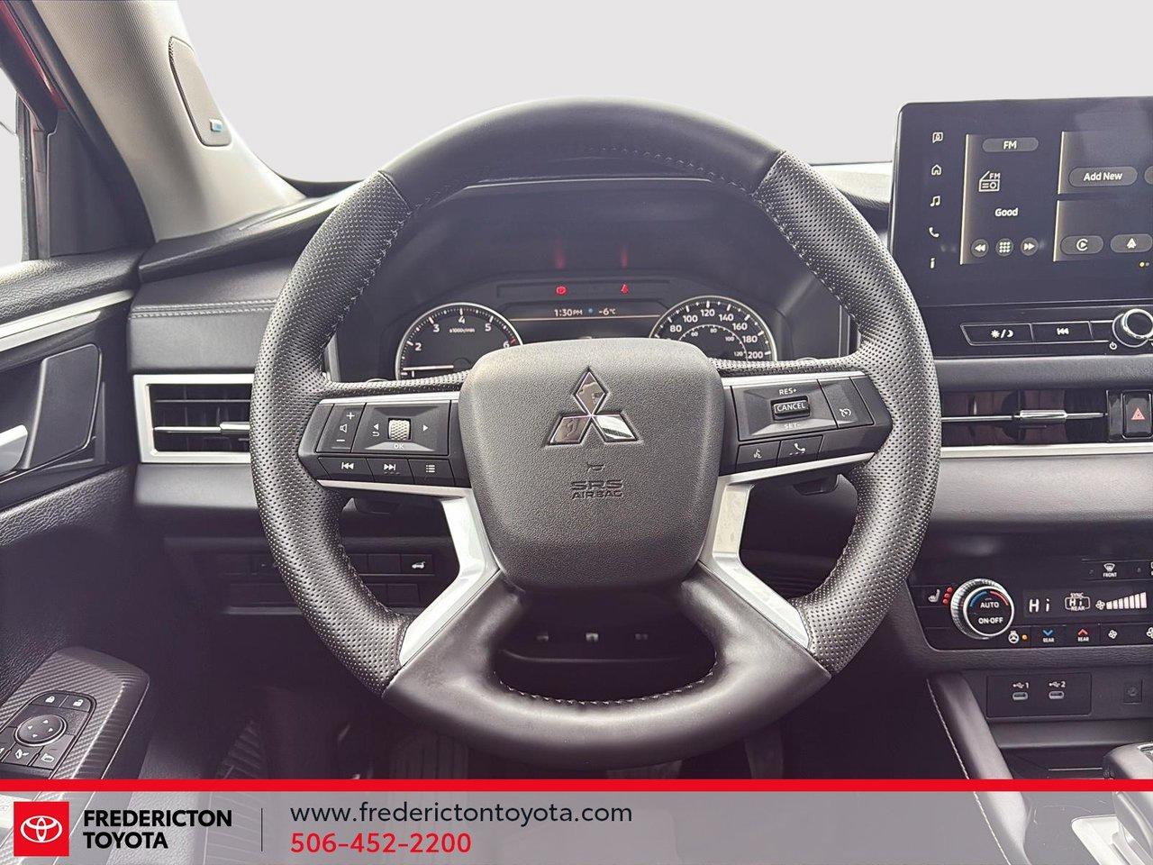 2025 Mitsubishi Outlander SE Photo