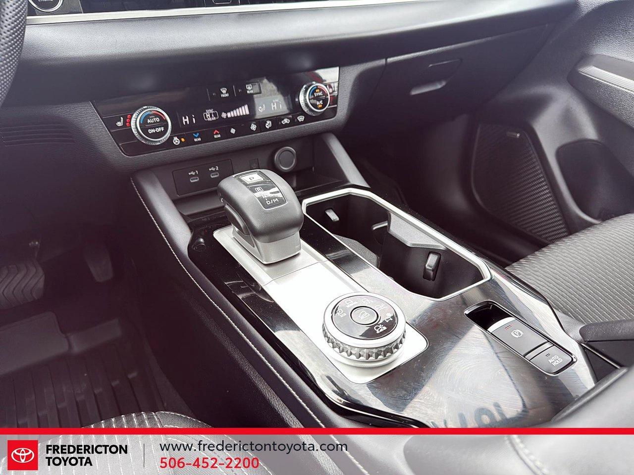 2025 Mitsubishi Outlander SE Photo