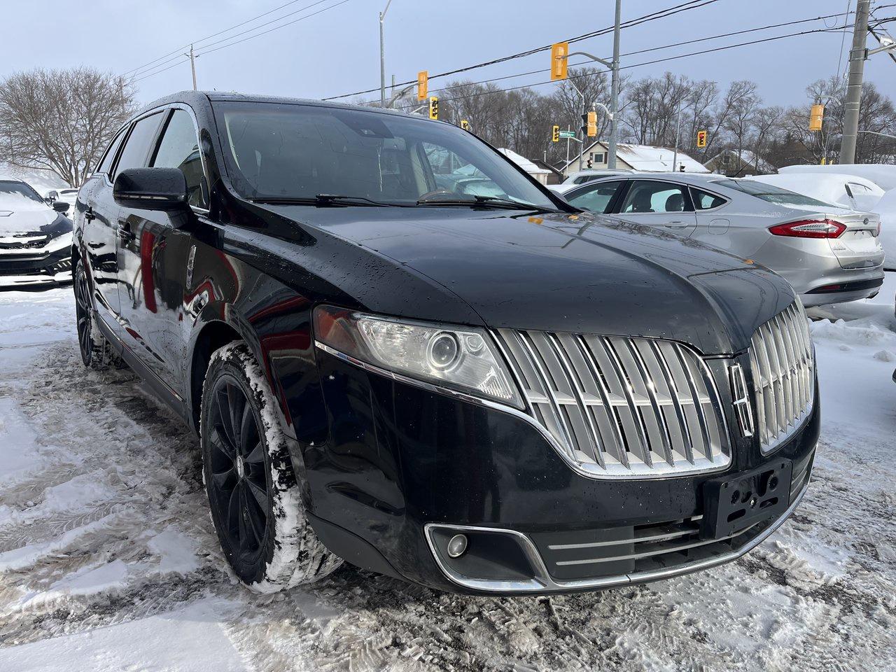 2010 Lincoln MKT MkT Photo2
