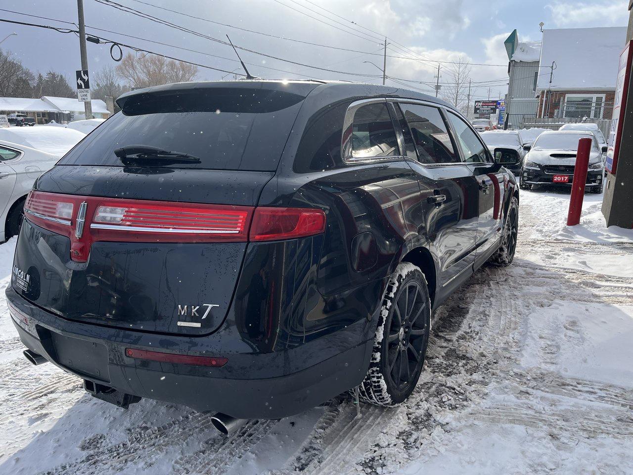 2010 Lincoln MKT MkT Photo3