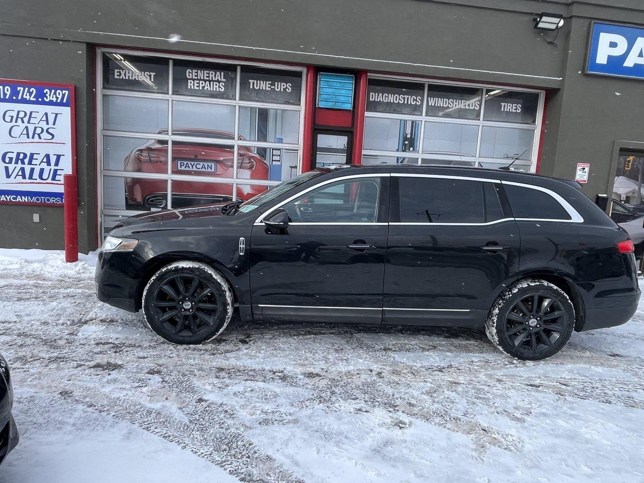 2010 Lincoln MKT MkT Photo
