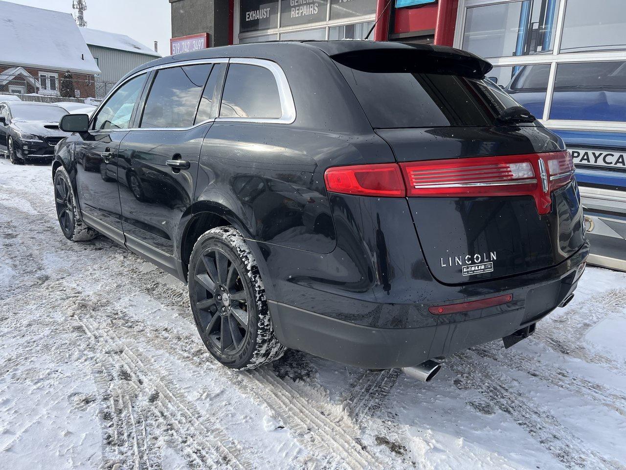 2010 Lincoln MKT MkT Photo