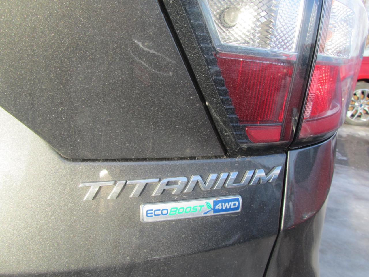 2017 Ford Escape Titanium 4WD Photo4