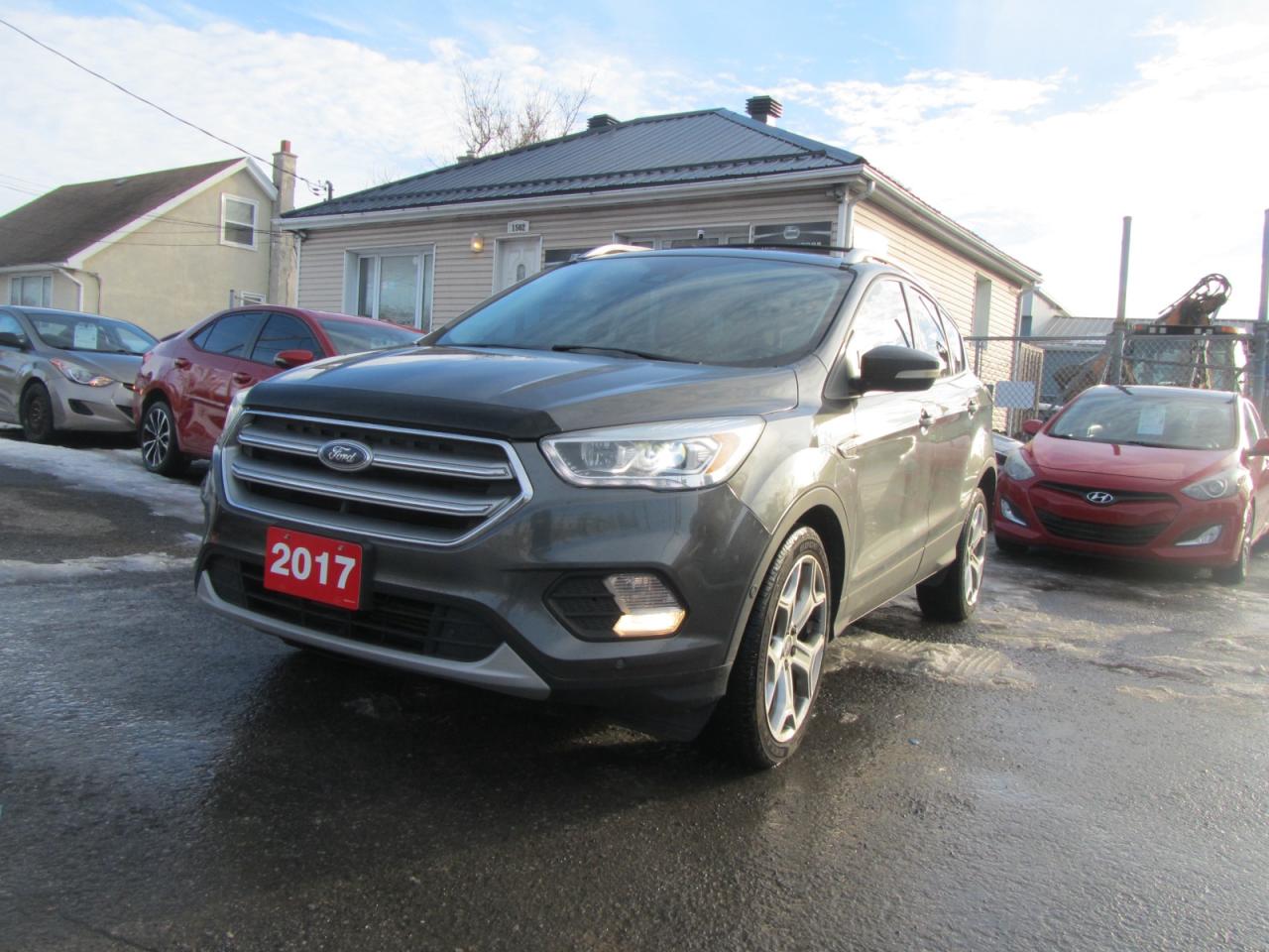 2017 Ford Escape Titanium 4WD Photo0
