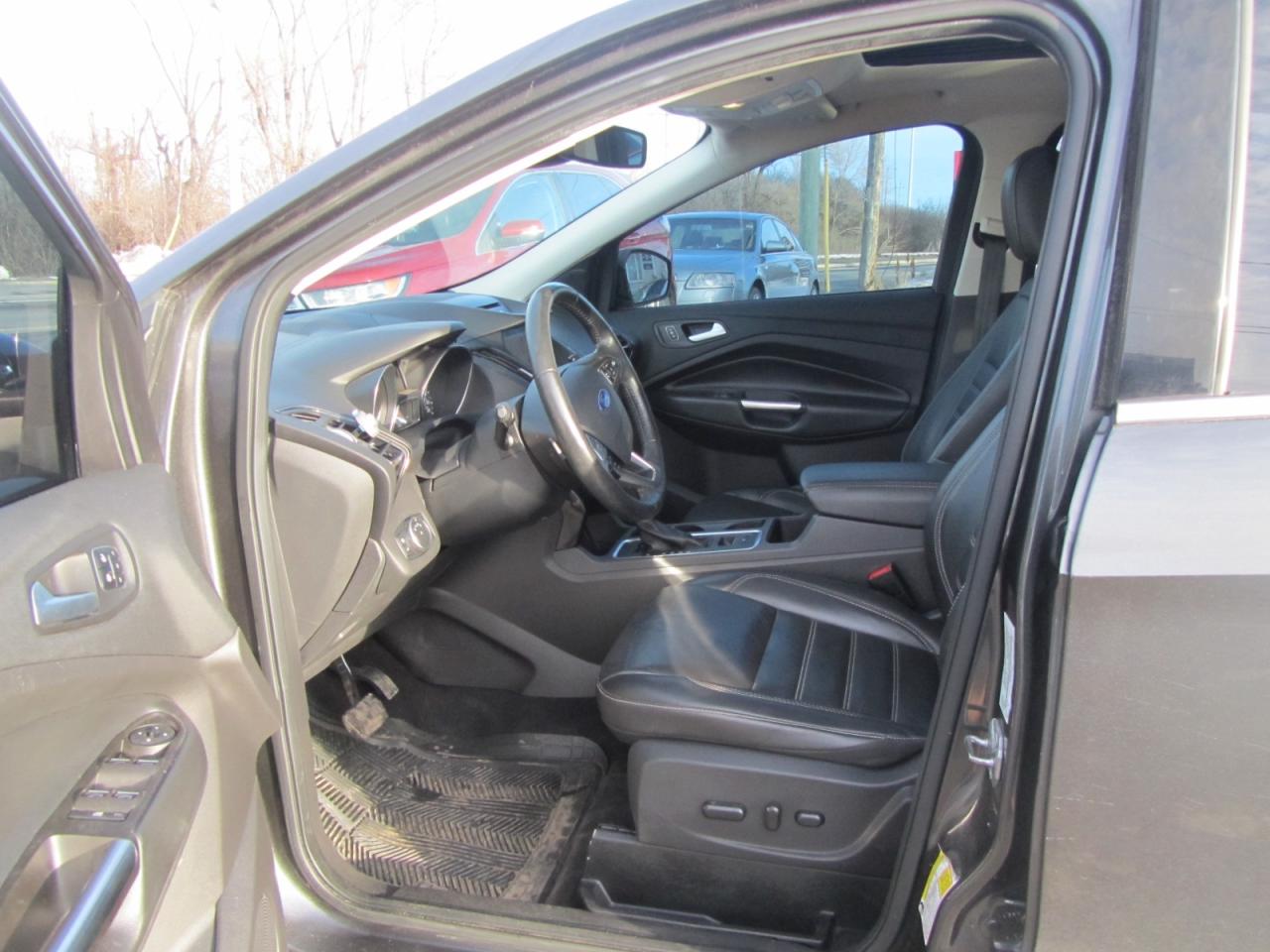 2017 Ford Escape Titanium 4WD Photo