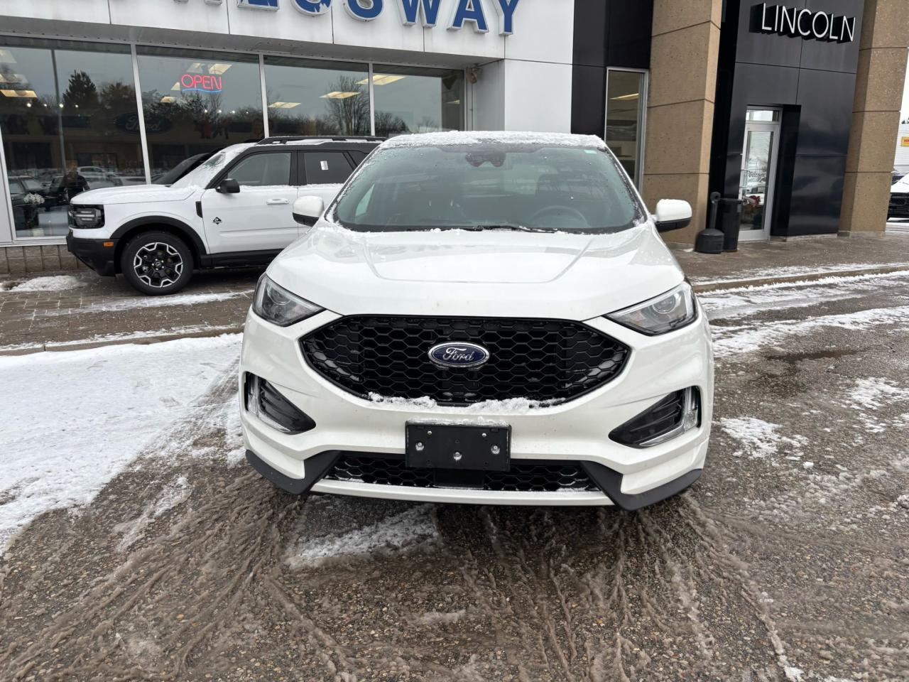 2024 Ford Edge PREVIOUS DEMO! AWD! HEATED SEATS AND WHEEL! Photo1