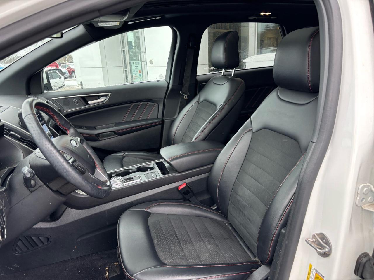 2024 Ford Edge PREVIOUS DEMO! AWD! HEATED SEATS AND WHEEL! Photo