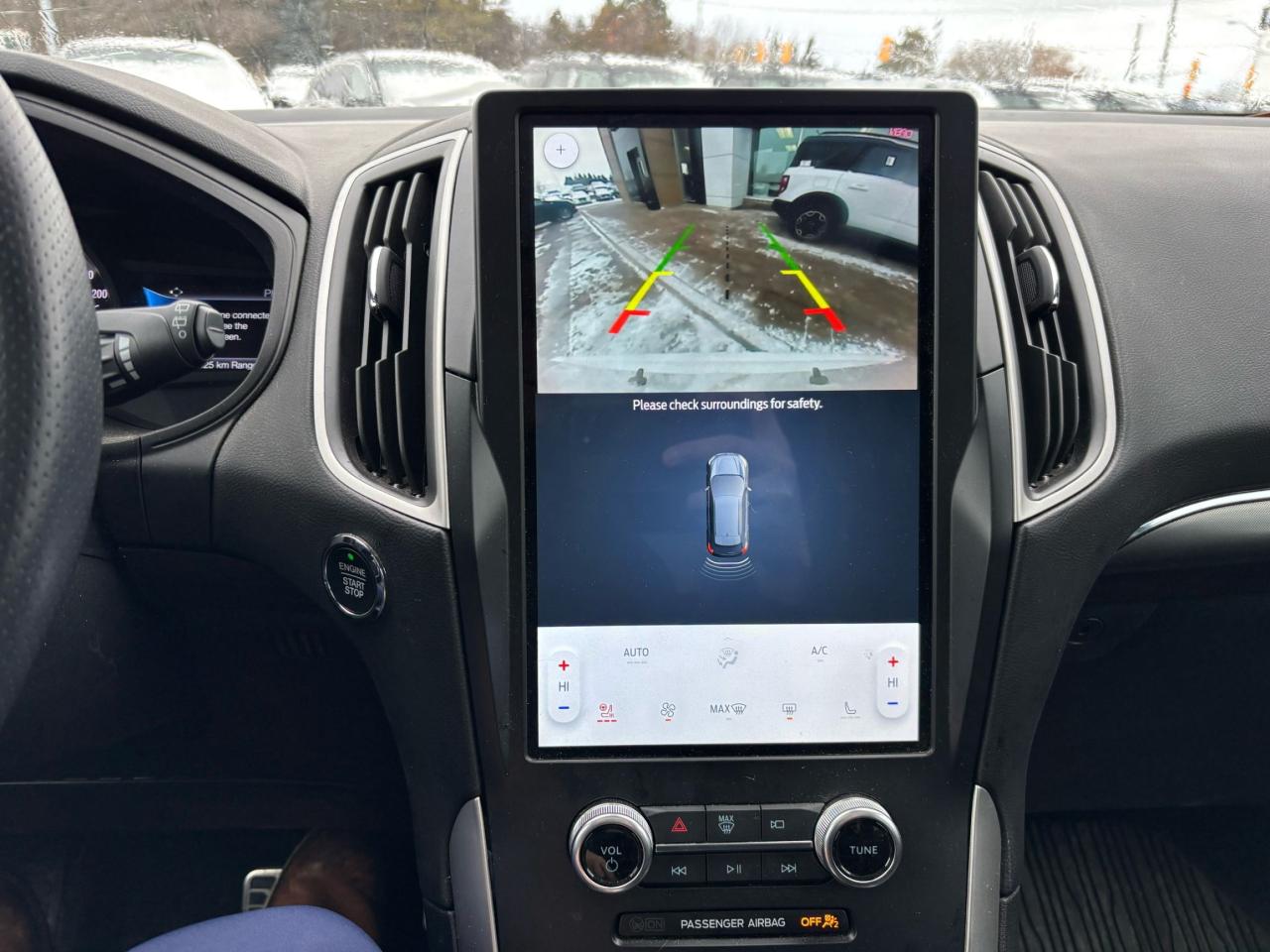 2024 Ford Edge PREVIOUS DEMO! AWD! HEATED SEATS AND WHEEL! Photo