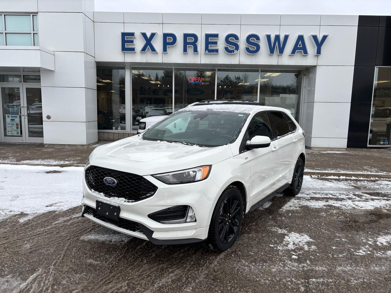 2024 Ford Edge PREVIOUS DEMO! AWD! HEATED SEATS AND WHEEL! Photo