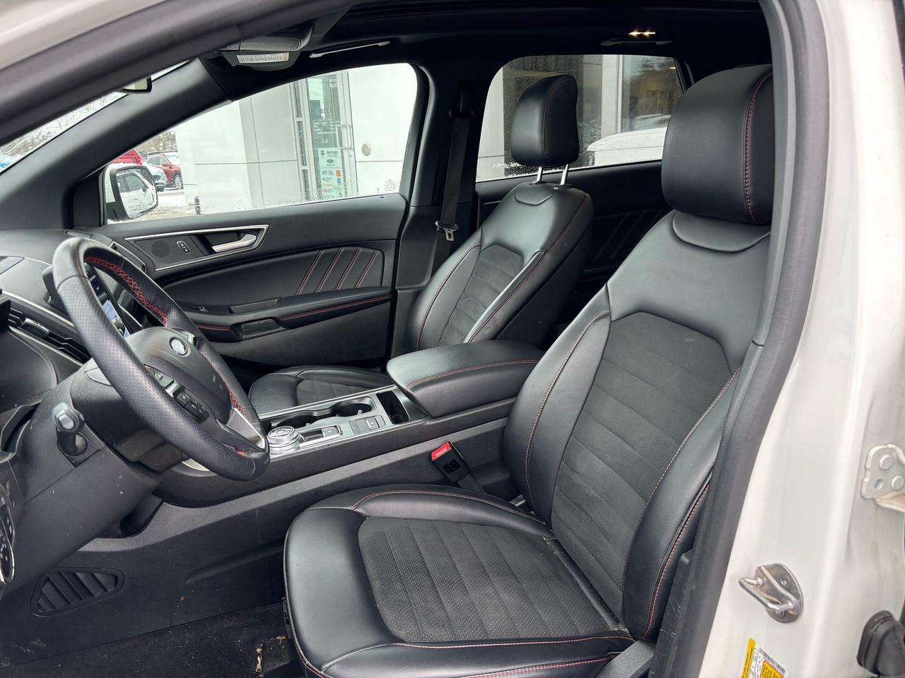 2024 Ford Edge PREVIOUS DEMO! AWD! HEATED SEATS AND WHEEL! Photo