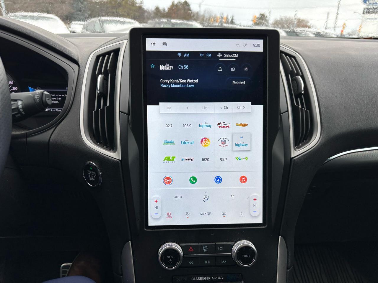 2024 Ford Edge PREVIOUS DEMO! AWD! HEATED SEATS AND WHEEL! Photo