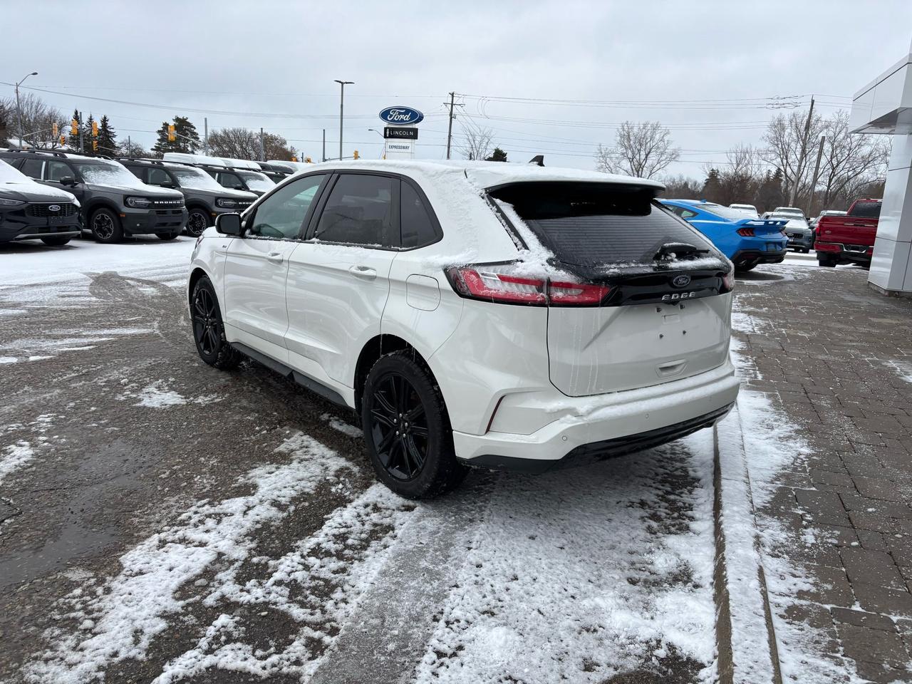 2024 Ford Edge PREVIOUS DEMO! AWD! HEATED SEATS AND WHEEL! Photo