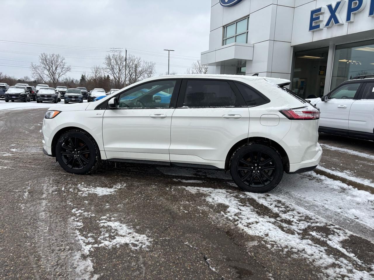 2024 Ford Edge PREVIOUS DEMO! AWD! HEATED SEATS AND WHEEL! Photo