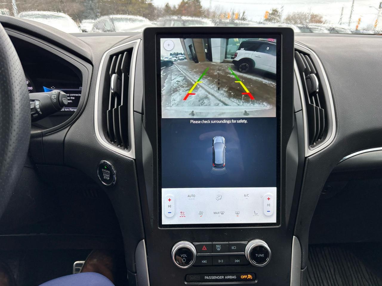 2024 Ford Edge PREVIOUS DEMO! AWD! HEATED SEATS AND WHEEL! Photo