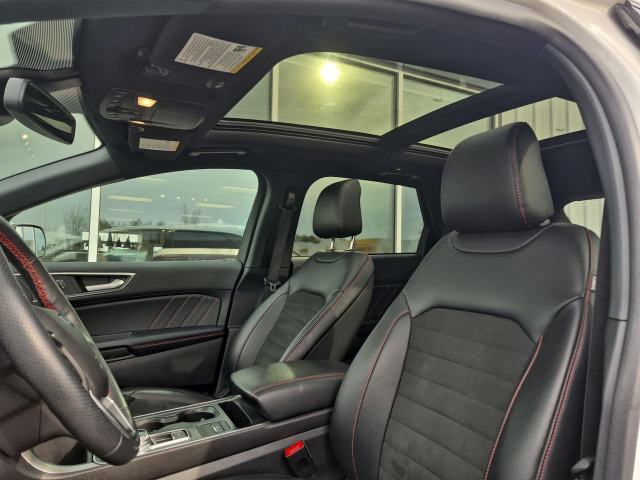 2024 Ford Edge PREVIOUS DEMO! AWD! HEATED SEATS AND WHEEL! Photo