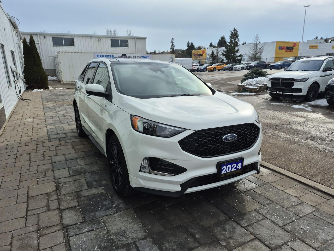 2024 Ford Edge PREVIOUS DEMO! AWD! HEATED SEATS AND WHEEL! Photo