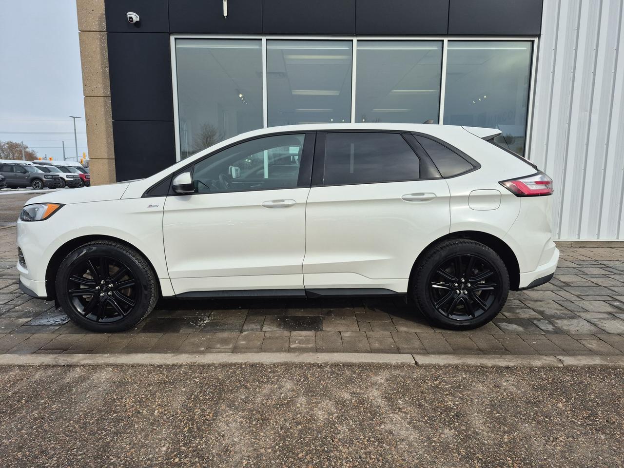 2024 Ford Edge PREVIOUS DEMO! AWD! HEATED SEATS AND WHEEL! Photo