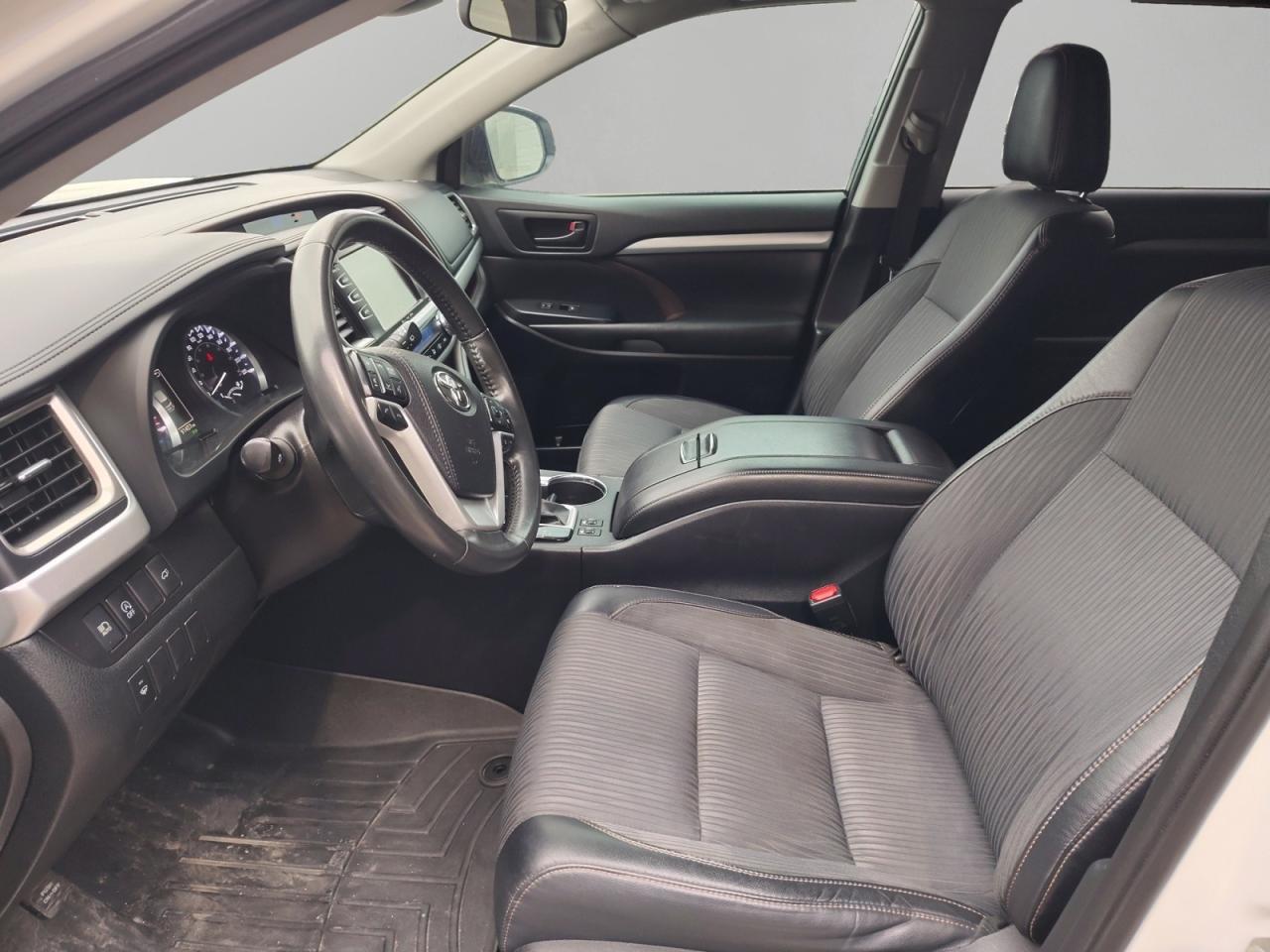 2019 Toyota Highlander LE Photo