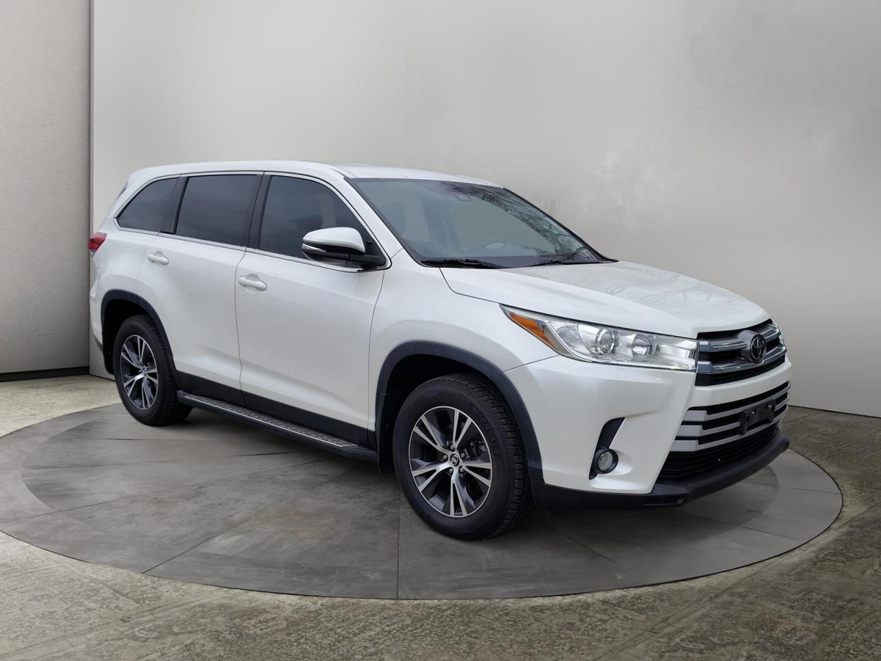 2019 Toyota Highlander LE Photo