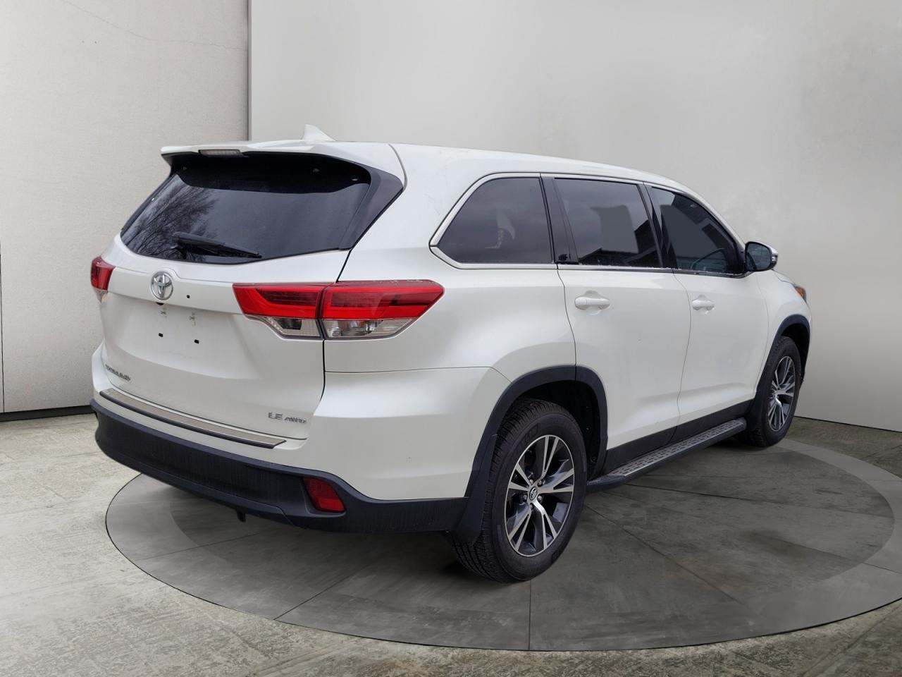 2019 Toyota Highlander LE Photo