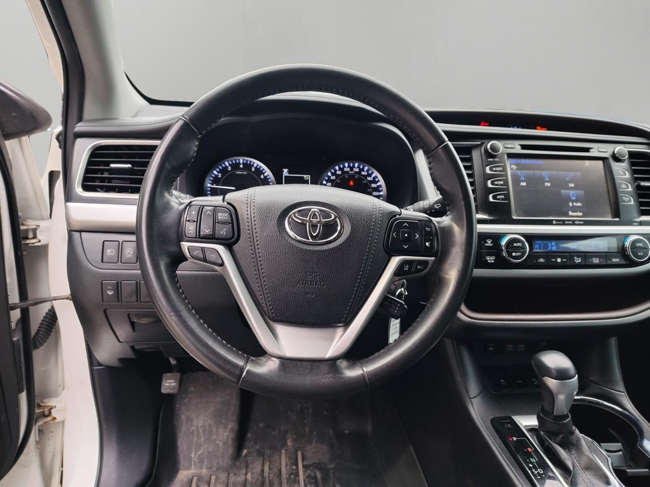 2019 Toyota Highlander LE Photo