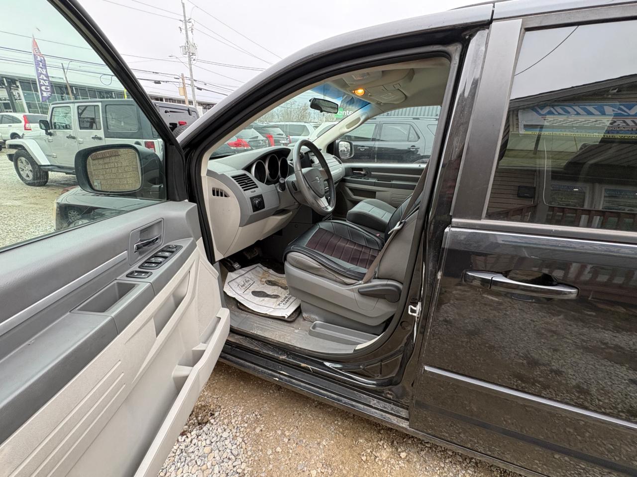 2009 Dodge Grand Caravan Stow ’n Go, 3.3L V6, Clean CARFAX, Certified | 1-Year Warranty | Low KM Photo