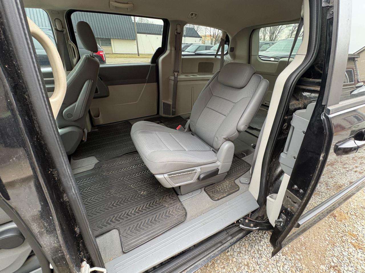 2009 Dodge Grand Caravan Stow ’n Go, 3.3L V6, Clean CARFAX, Certified | 1-Year Warranty | Low KM Photo