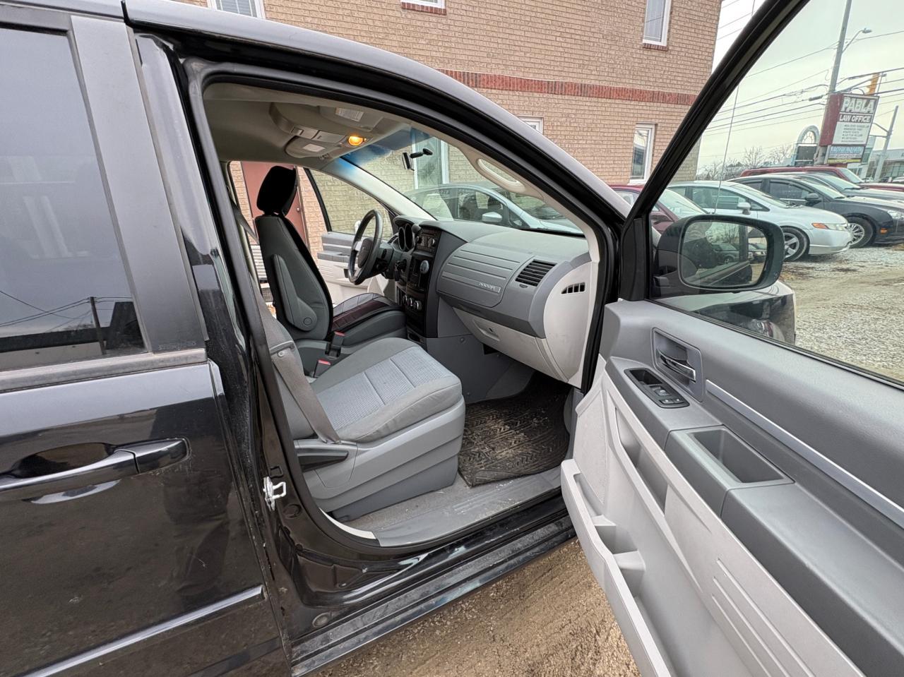 2009 Dodge Grand Caravan Stow ’n Go, 3.3L V6, Clean CARFAX, Certified | 1-Year Warranty | Low KM Photo