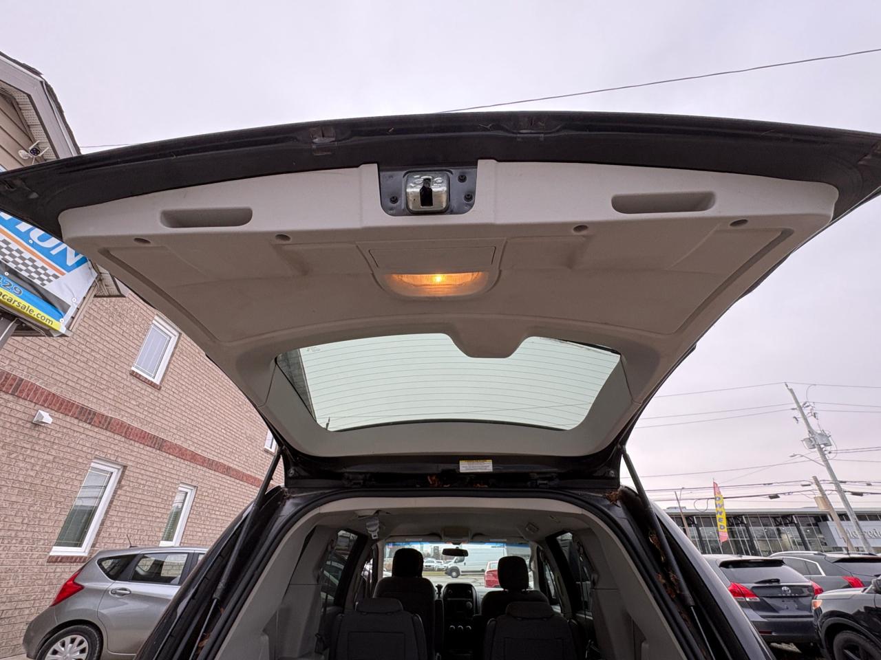 2009 Dodge Grand Caravan Stow ’n Go, 3.3L V6, Clean CARFAX, Certified | 1-Year Warranty | Low KM Photo