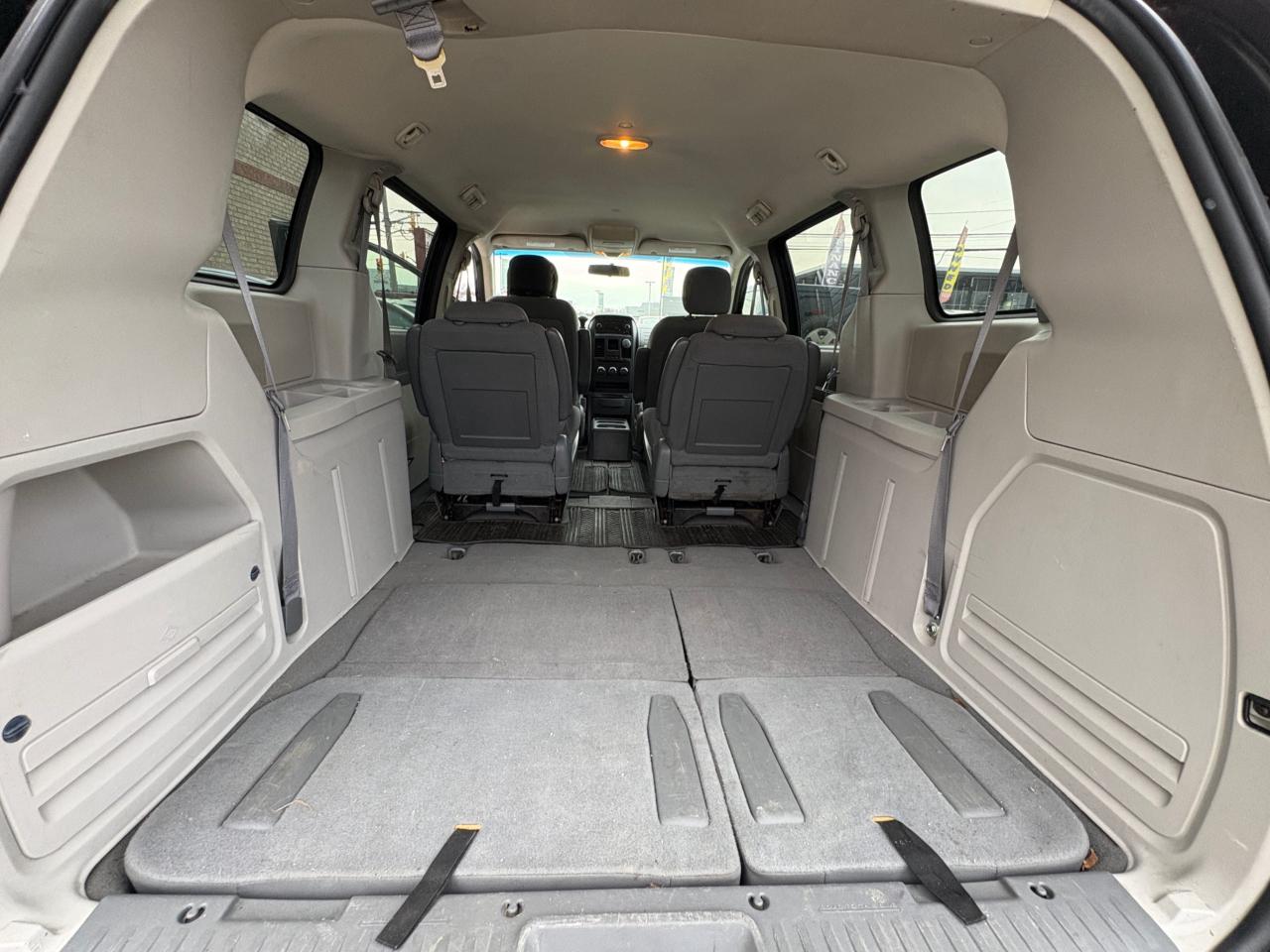 2009 Dodge Grand Caravan Stow ’n Go, 3.3L V6, Clean CARFAX, Certified | 1-Year Warranty | Low KM Photo