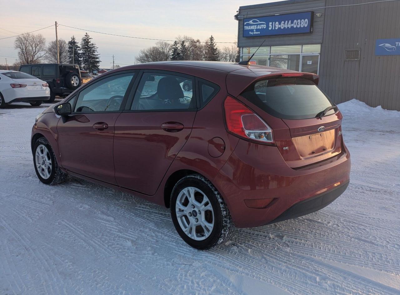 2015 Ford Fiesta 5dr HB SE Photo2