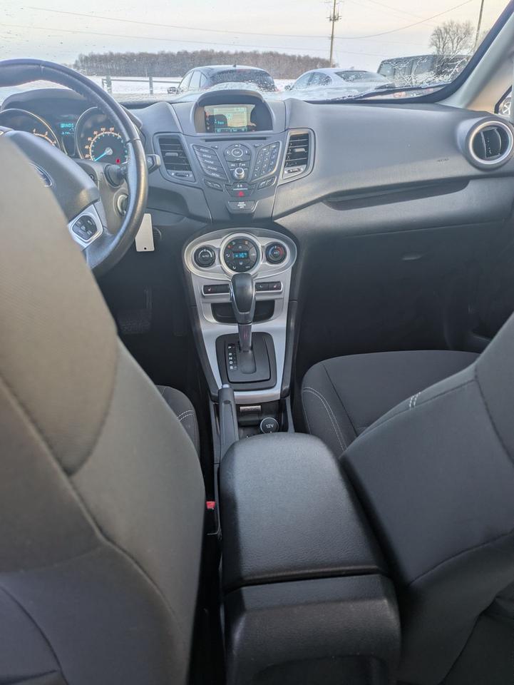 2015 Ford Fiesta 5dr HB SE Photo