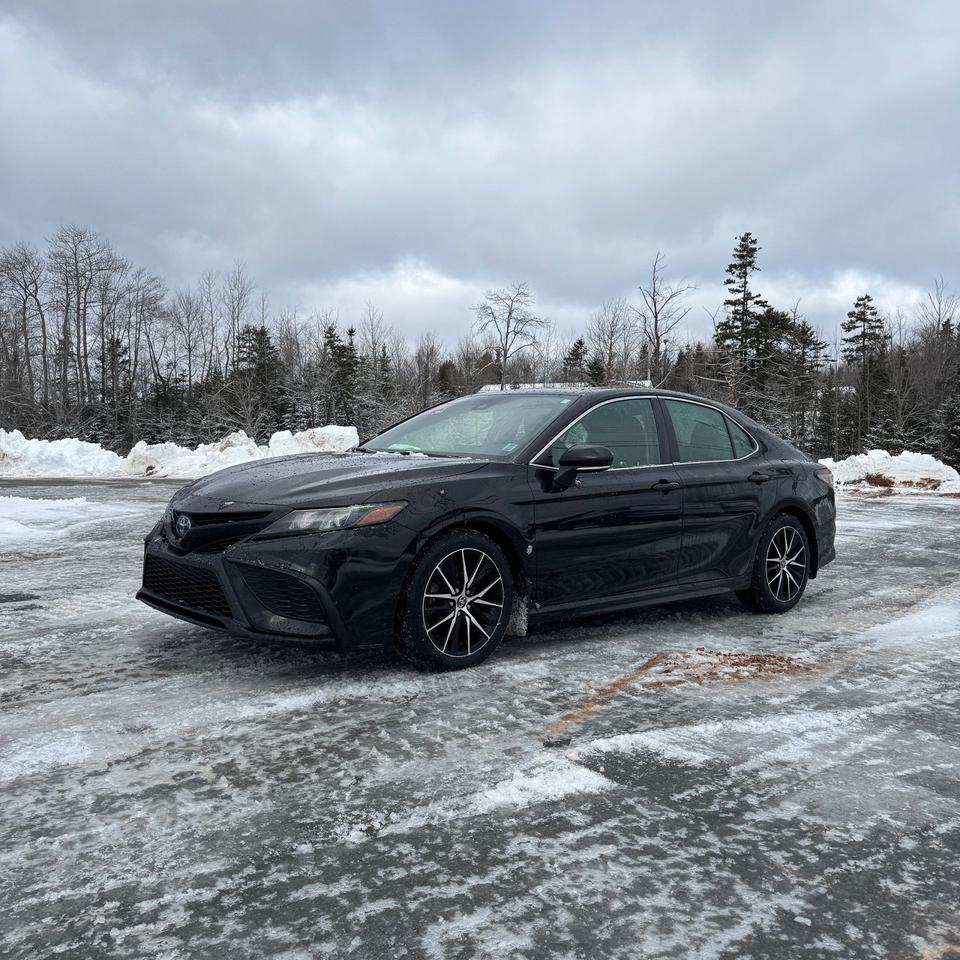 2024 Toyota Camry HYBRID LE