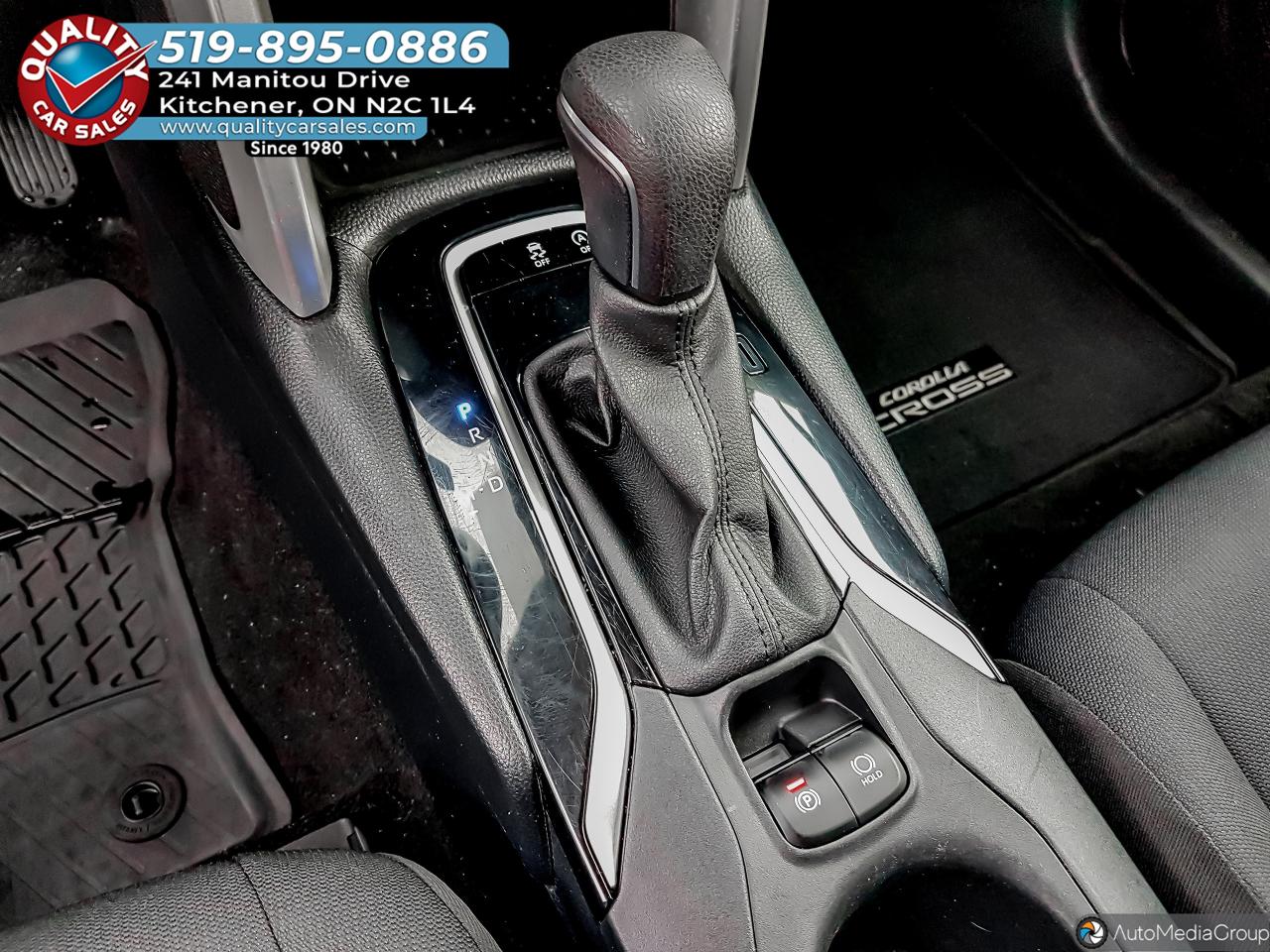 2023 Toyota Corolla Cross LE AWD *HEATED SEATS* Photo