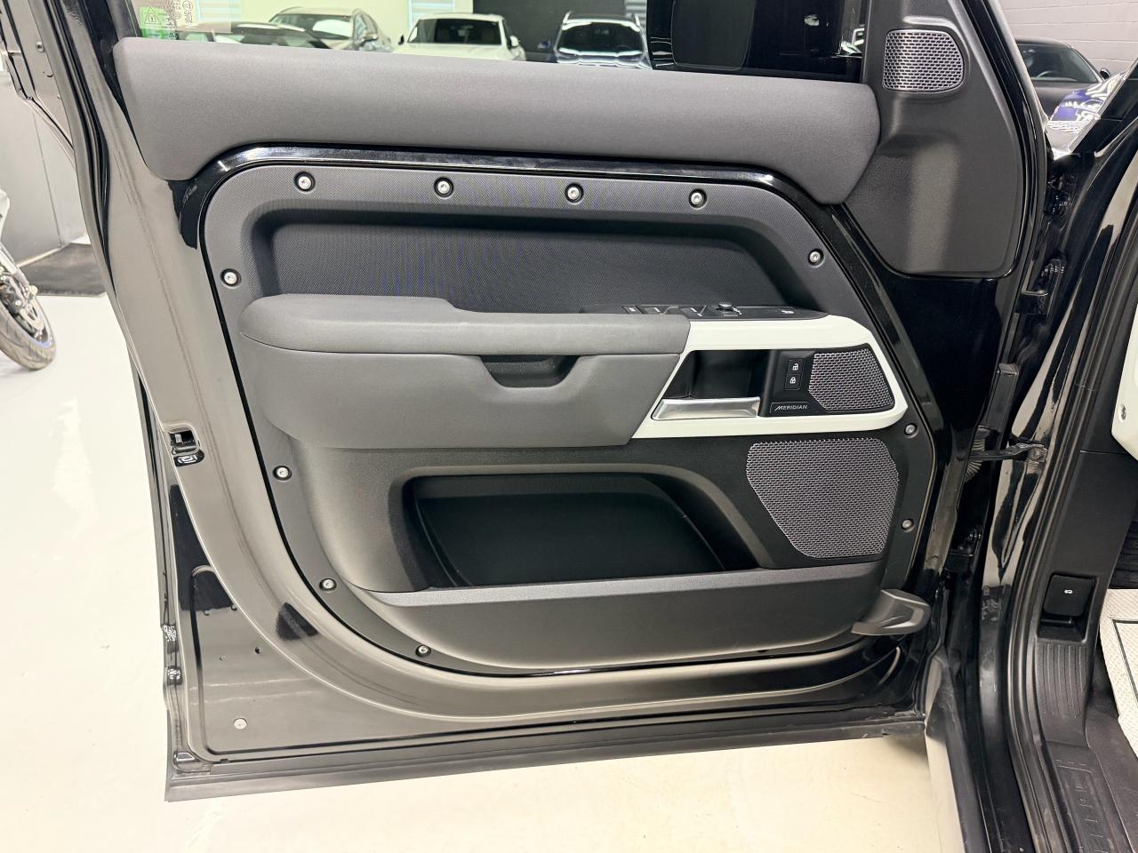 2022 Land Rover Defender 110S|NAV|360CAM|BSM|LANE DEP|MERIDIAN SOUND| Photo