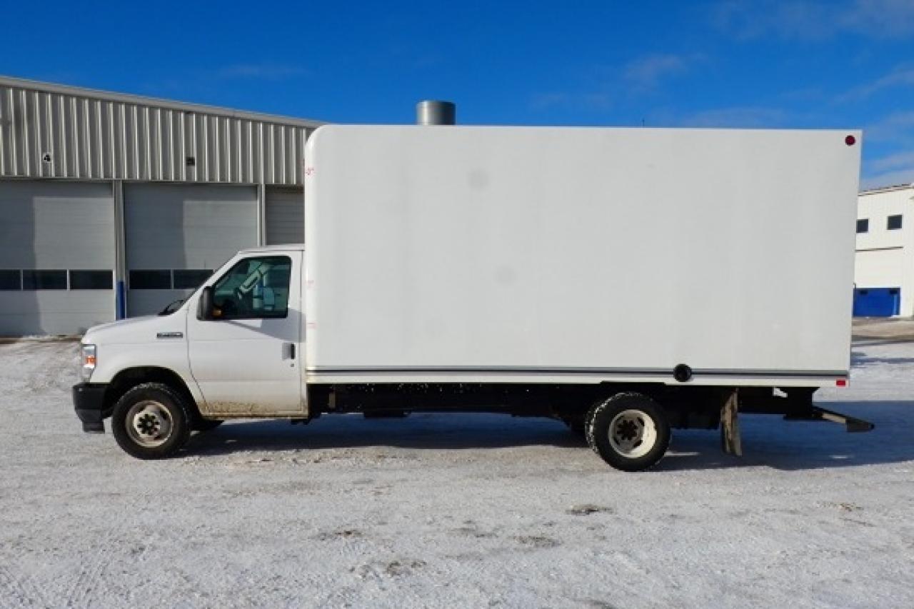 2022 Ford E450 S/D UNICELL CUBE DRW w/Vinyl seats, aftermark. BUC - Photo #1