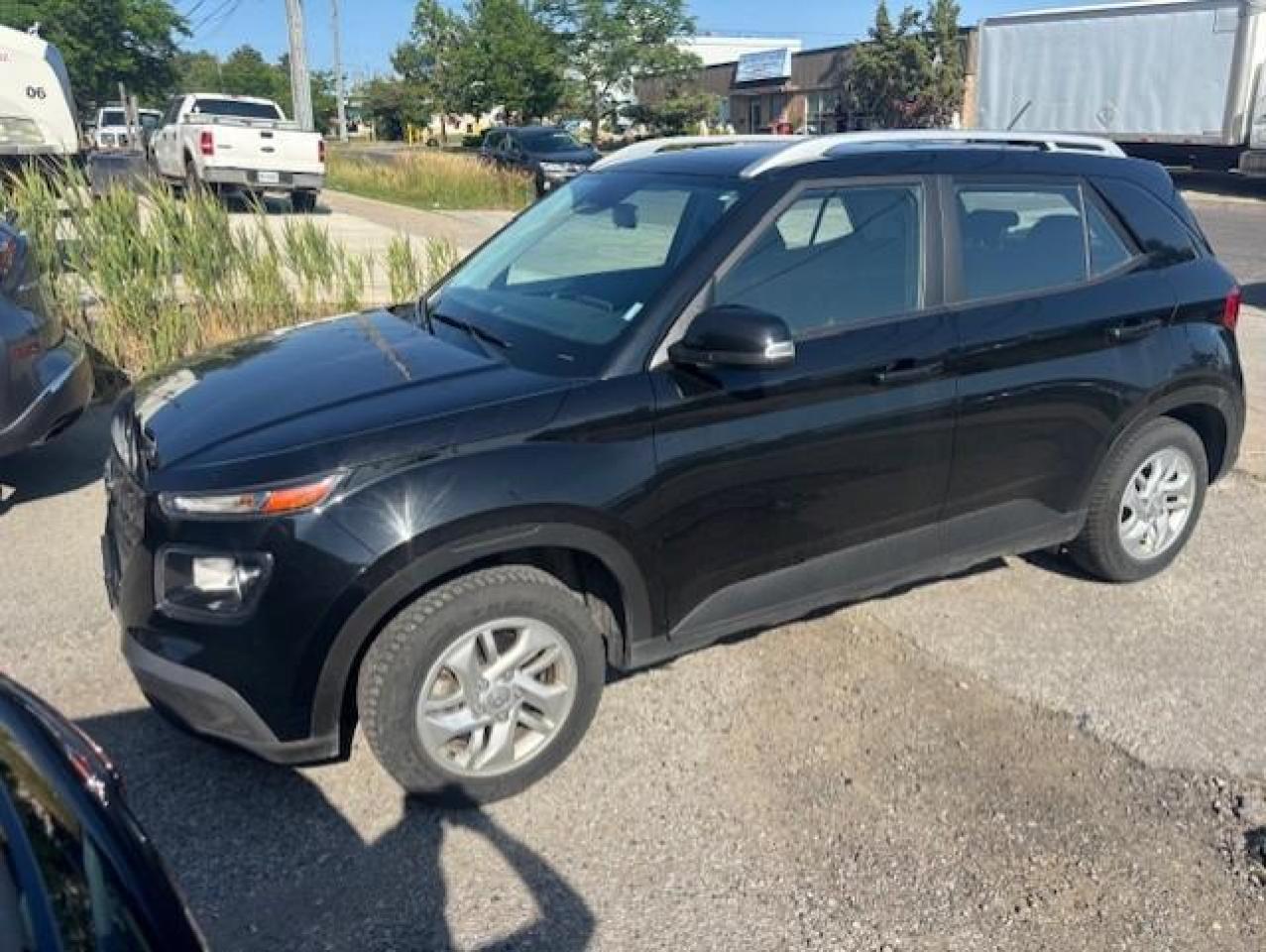 2023 Hyundai Venue PREFERRED Photo3