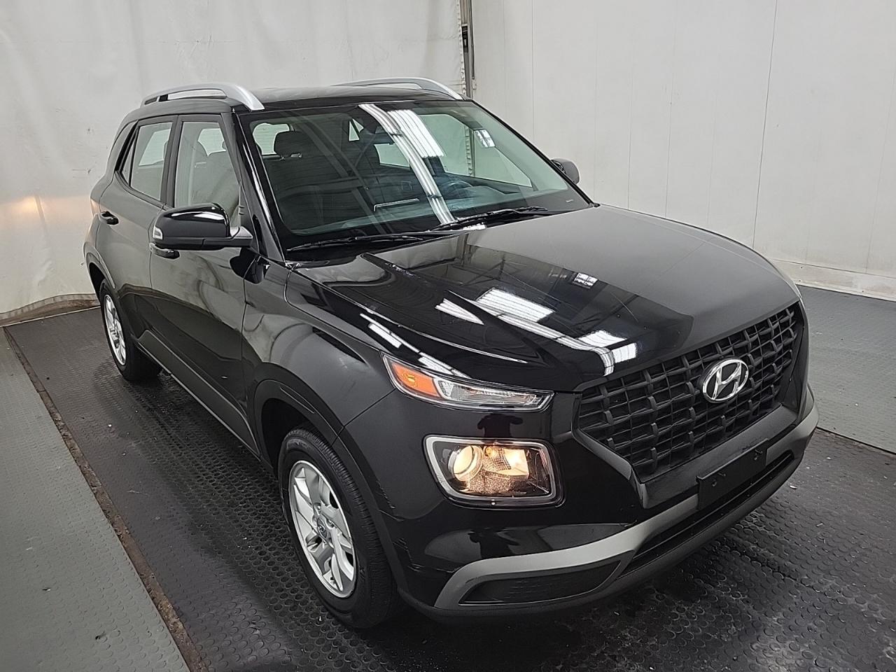 2023 Hyundai Venue PREFERRED Photo4