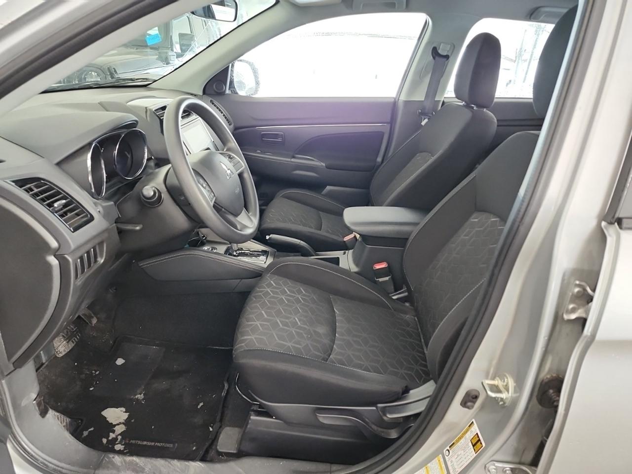 2024 Mitsubishi RVR ES Photo4