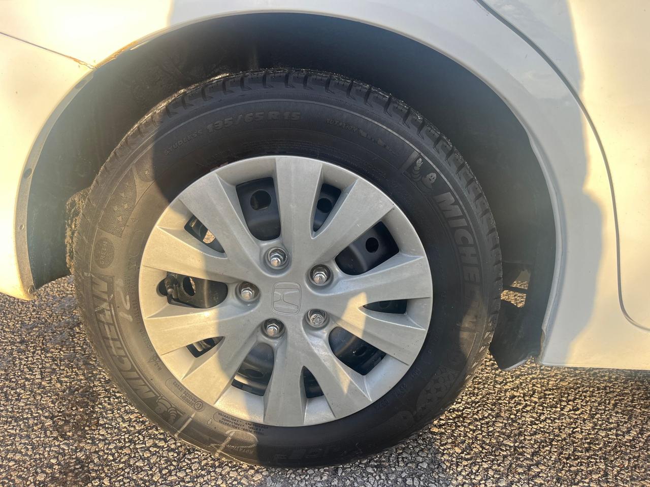 2012 Honda Civic 4dr Auto LX Photo