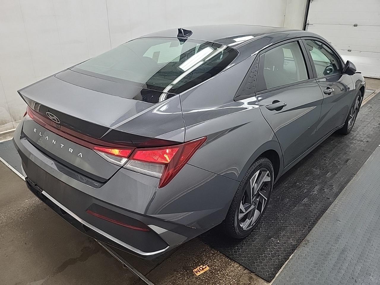 2024 Hyundai Elantra Preferred Photo2