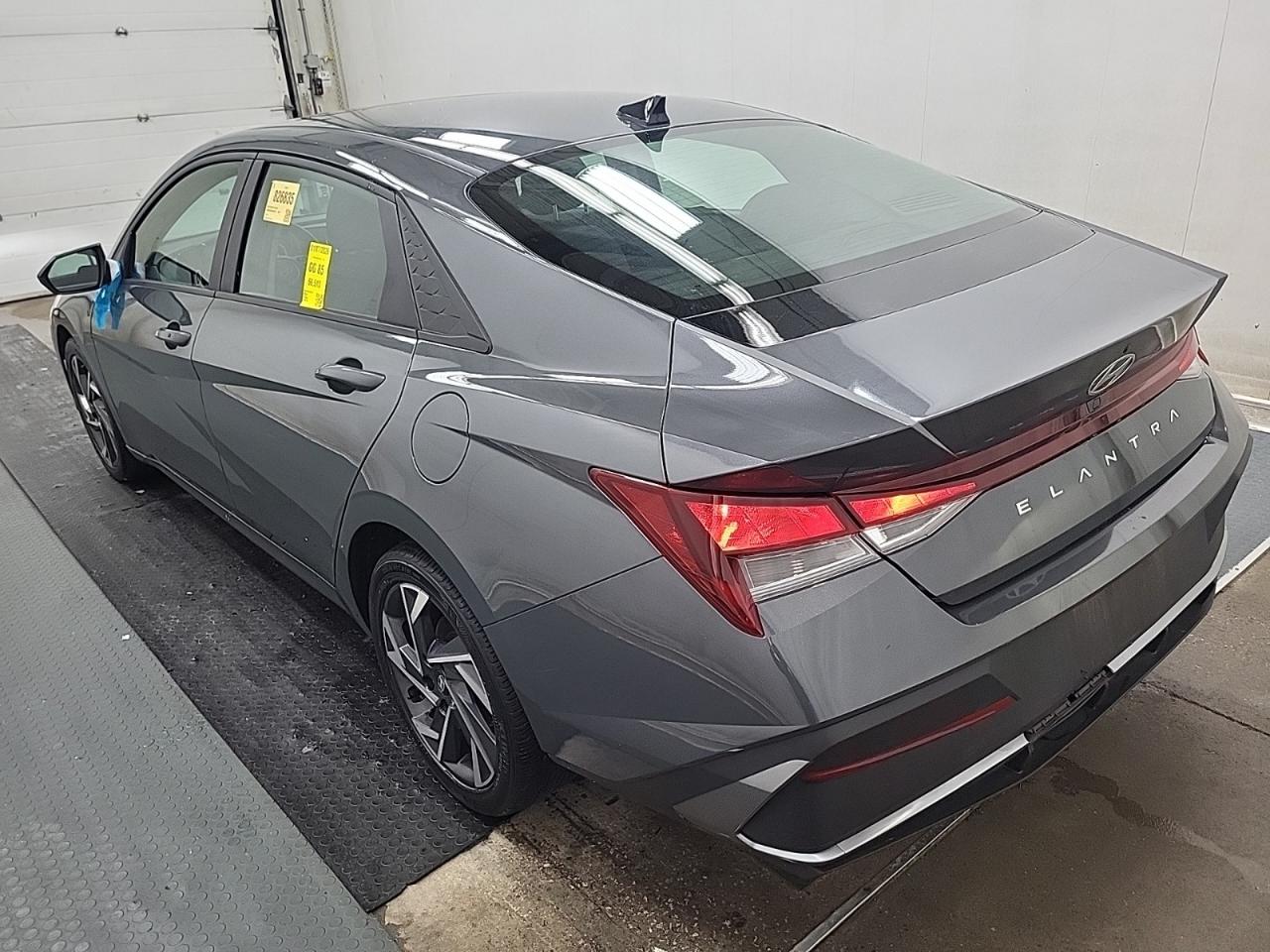 2024 Hyundai Elantra Preferred Photo3