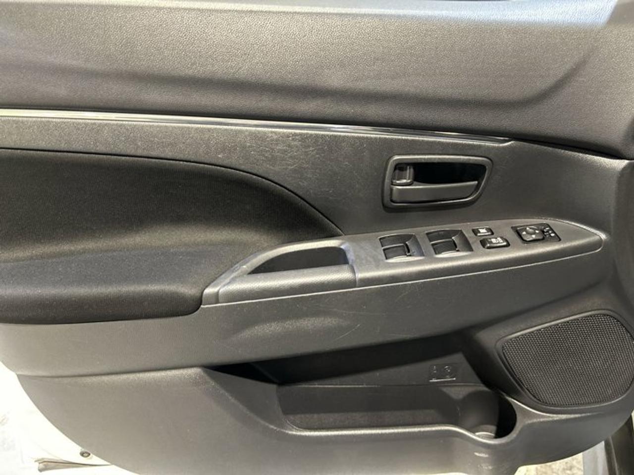 2020 Mitsubishi RVR ES FWD Photo